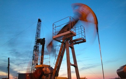 Giá dầu thô tăng mạnh phiên cuối tuần, vượt mốc 35 USD/thùng
