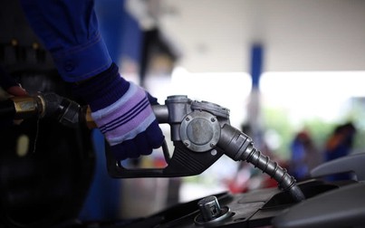Giá dầu thô bật tăng hơn 4% nhờ loạt tin tốt