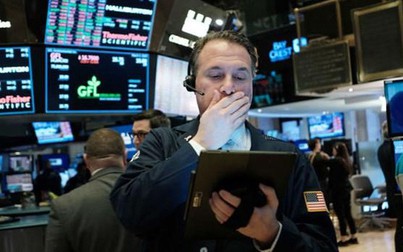 Chứng khoán Mỹ lao dốc, Dow Jones mất hơn 700 điểm