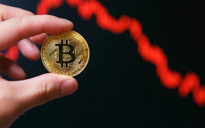 Bitcoin tiếp tục lao dốc