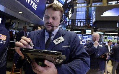 Chứng khoán Mỹ lao dốc, Dow Jones giảm hơn 700 điểm