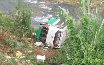 Xe khách rơi xuống vực lúc rạng sáng, ít nhất 4 người chết ở Kon Tum