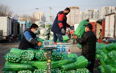 Giá thực phẩm tại Trung Quốc tăng cao do lũ lụt và COVID-19