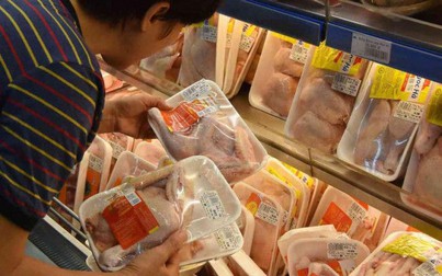 Giá thịt gà giảm tại siêu thị nhưng tăng ở chợ lẻ