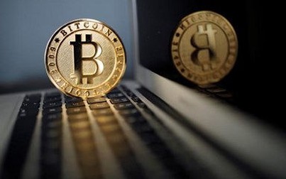 Bitcoin bất ngờ tăng vọt, vượt ngưỡng 10.000 USD