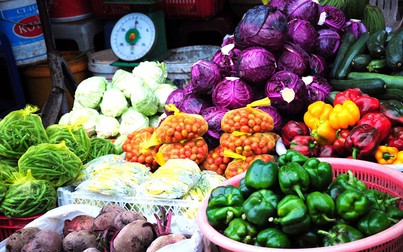 Rau xanh tiếp tục tăng giá mạnh tại các chợ lẻ ở TP.HCM