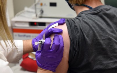 Công ty Mỹ hé lộ giá vaccine COVID-19: Mỗi người tốn hơn 1,7 triệu đồng để tiêm