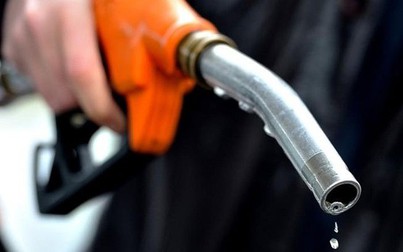 Giá dầu thô chạm đỉnh 6 tháng