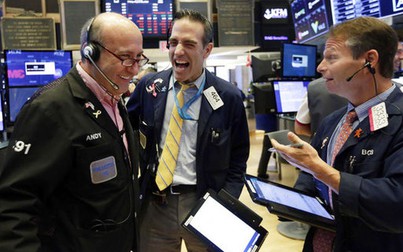 Chứng khoán Mỹ khởi sắc khi chứng kiến S&P 500 tăng lên đỉnh mới