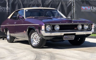 Chiếc xe Ford đời 1973 có màu tím hoang dã được đấu giá 132.500 USD