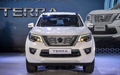Nissan Terra giảm giá chạm đáy