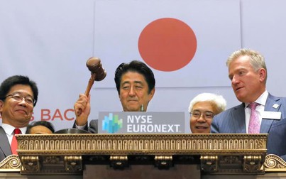 Thủ tướng Shinzo Abe từ chức khi chính sách phục hồi kinh tế Nhật Bản thất bại?