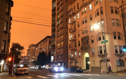 Cháy rừng hoành hành ở California: Bầu trời vùng Vịnh chuyển sang màu cam kỳ lạ