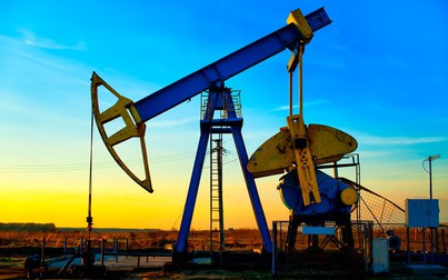 Dịch COVID-19 phức tạp khiến giá dầu giảm mạnh
