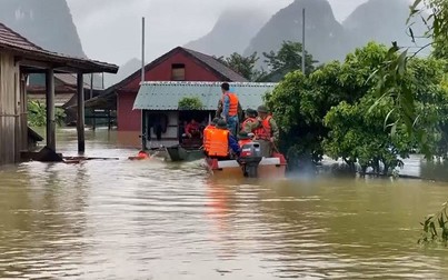 Thêm một đợt áp thấp nhiệt đới có khả năng mạnh lên thành bão, gần 130 người chết và mất tích ở miền Trung