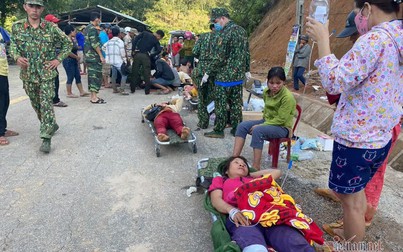 21 người chạy thoát trong 2 vụ lở núi ở Nam Trà My