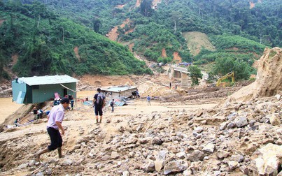 Quảng Nam đề nghị dùng trực thăng tiếp tế lương thực cho 3.000 hộ dân bị cô lập do mưa lũ