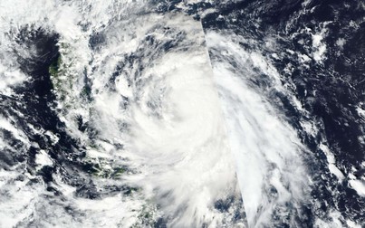 Cập nhật cơn bão số 13: Đang mạnh lên trước khi vào Biển Đông