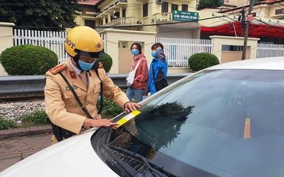 Xử lý thế nào khi xe bị dán giấy phạt nguội?