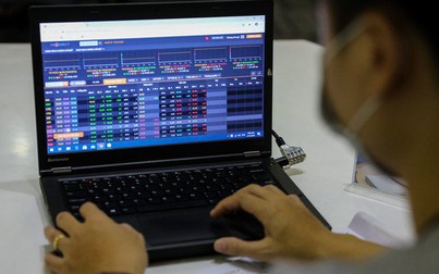 Thị trường chứng khoán Việt Nam quá tải do số lượng nhà đầu tư mới tăng vọt, cổ phiếu vượt mốc 1.000 điểm