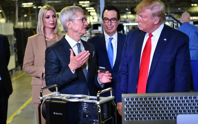 CEO Tim Cook đã tặng gì cho cựu Tổng thống Mỹ Donald Trump?