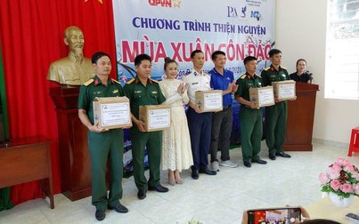 Bệnh viện Đại học y dược Sài Gòn trao quà Tết cho người dân Côn Đảo