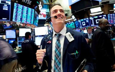 Chứng khoán Mỹ trỗi dậy sau đợt bán tháo, Dow Jones tăng 300 điểm