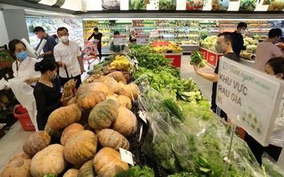 Tăng sản lượng, các loại thực phẩm giảm giá mạnh tại các siêu thị ở TP.HCM
