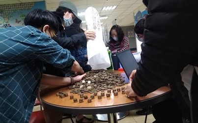 Chủ lao động Đài Loan gây phẫn nộ khi trả lương cho nữ giúp việc bằng một đống…tiền xu