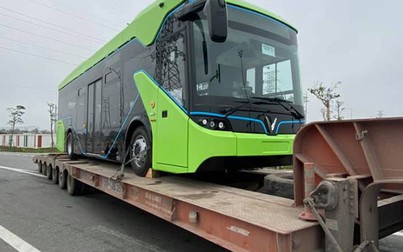 Xuất hiện trên đường phố, xe buýt điện VinFast sắp hoạt động ở Hà Nội?