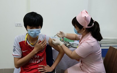 6 tình nguyện viên đầu tiên đã tiêm thử nghiệm mũi 2 vaccine COVIVAC hôm nay