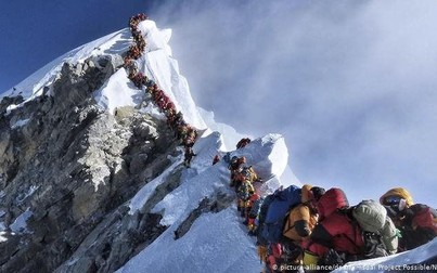 COVID-19 đã ‘leo’ lên đỉnh Everest