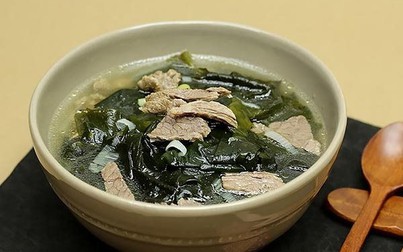 Món ngon mỗi ngày: Cách nấu canh rong biển thịt bò kiểu Hàn Quốc không tanh