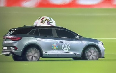 Vì sao Euro 2020 dùng xe mô hình chở bóng ra sân?