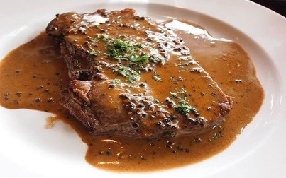 Món ngon mỗi ngày: Cách làm bò bít tết sốt tiêu đen chuẩn vị Âu – ngon như nhà hàng
