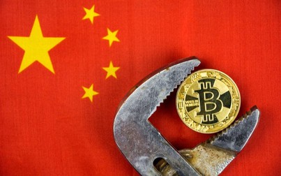 Ngân hàng Trung Quốc cấm tiền ảo, Bitcoin lao về mốc 32.000 USD