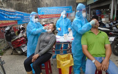 Quận Tân Phú phong tỏa một phòng khám, tìm người từng đến 18 địa điểm do có liên quan đến các ca nghi nhiễm COVID-19