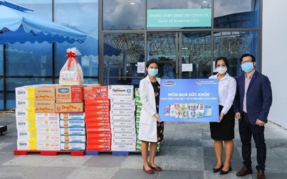 Chiến dịch 'Bạn khỏe mạnh, Việt Nam khỏe mạnh' Vinamilk trao tặng món quà sức khỏe đến cán bộ y tế tuyến đầu và gia đình nhân Ngày Gia đình Việt Nam
