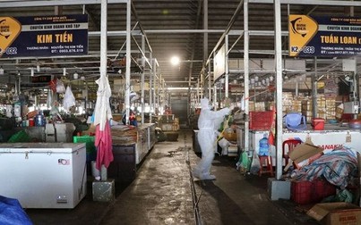 Hàng nghìn tấn hàng hóa ‘bơ vơ’ khi chợ đầu mối Bình Điền đóng cửa
