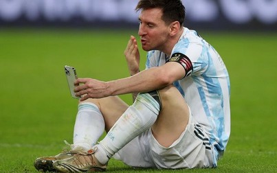 Messi dùng điện thoại gì để gọi cho vợ khoe huy chương vô địch Copa America 2021