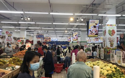 Người Sài Gòn lại đổ xô đi siêu thị, xếp hàng chờ thanh toán cả tiếng đồng hồ