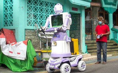 'Biến' thùng rác, nồi cơm điện cũ thành robot hỗ trợ chống dịch