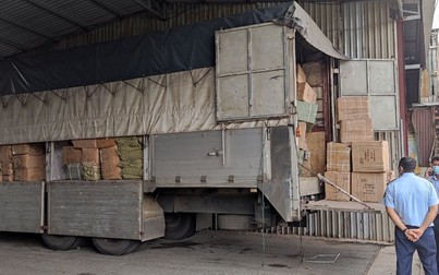 TPHCM phát hiện xe chở 76.000 vật dụng, thiết bị y tế nghi nhập lậu từ Trung Quốc 