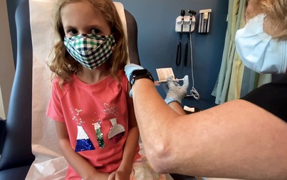 Chuyên gia y tế Mỹ: Trẻ em từ 5 đến 11 tuổi cần phải tiêm vaccine