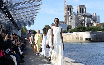 Tuần lễ thời trang Paris, các nhà thiết kế đã trình làng một bộ trang phục mùa hè gợi cảm