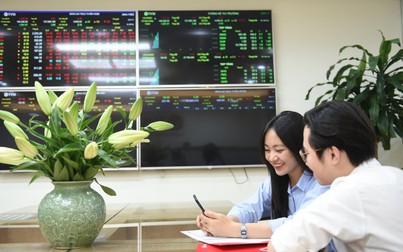 Giao dịch chứng khoán sáng 8/11: VN-Index lại tạo đỉnh mới, nhóm cổ phiếu chứng khoán tăng mạnh