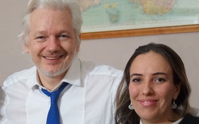 Nhà sáng lập WikiLeaks kết hôn trong nhà tù được canh gác nghiêm ngặt nhất nước Anh