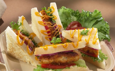 Món ngon mỗi ngày: Sandwich kẹp chả tôm
