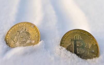Các nhà đầu tư lo sợ ‘mùa đông tiền điện tử’ đang đến khi Bitcoin giảm 50% so với mức cao kỷ lục 