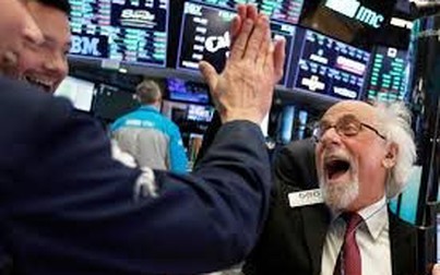 Dow Jones tăng hơn 200 điểm sau thông tin GDP Mỹ tốt hơn mong đợi